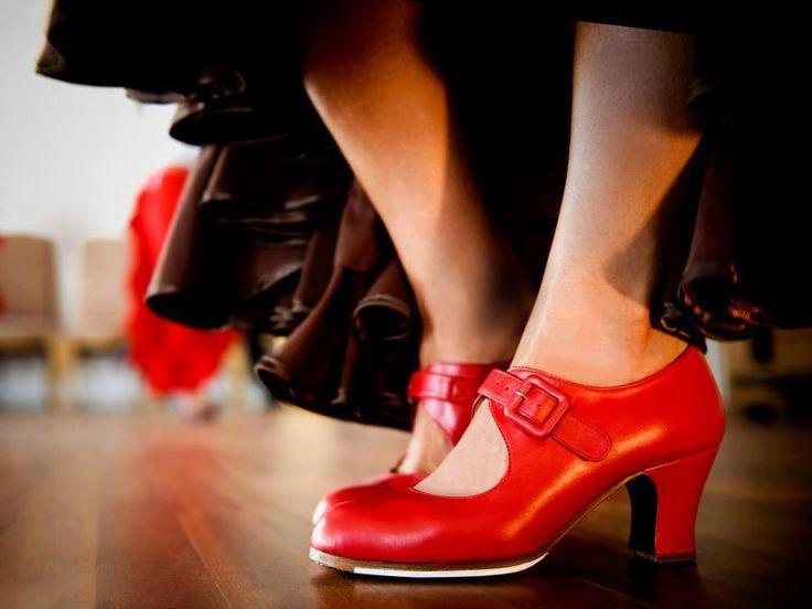 туфли для фламенко красного цвета из кожи
